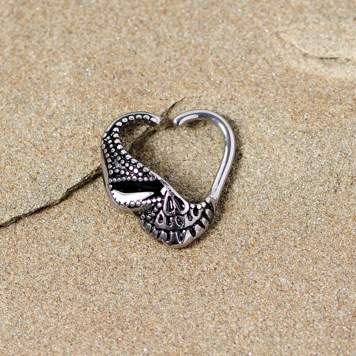 16 Gauge 3/8 Skull Halloween Right Heart Closure Ring